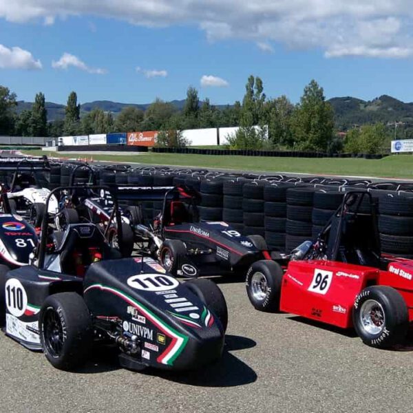 La SASSA ROLL-BAR ha realizzato il telaio del Peacock One Auto da corsa dell’Univpm che ha partecipato alla Formula SAE 2014